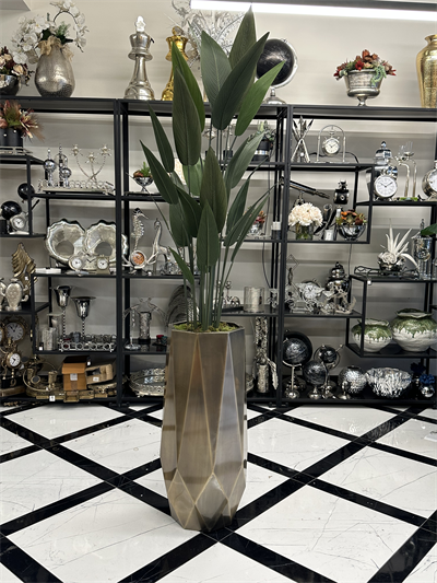 Titanyum Saksıda Çiçek Arajmanı