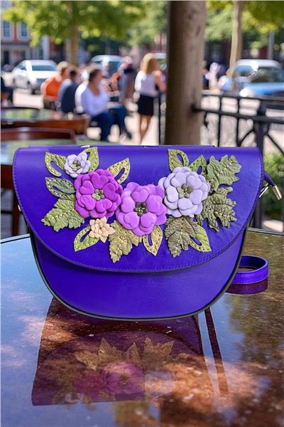  Mor Hakiki Deri Çiçek Motifli El Yapımı Çapraz  Çanta