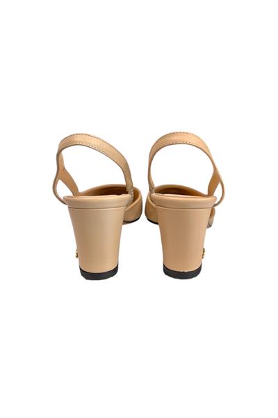 Bej Hakiki Deri Yanları Açık Lastik Bantlı  ve Arkası Açık Topuklu Ayakkabı