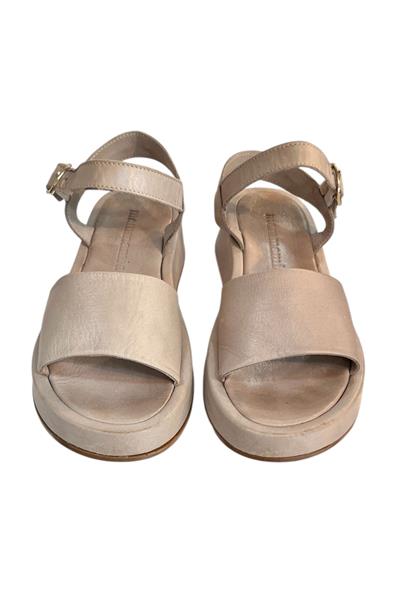 Bej Hakiki Deri Yumuşak Taban Günlük Sandalet