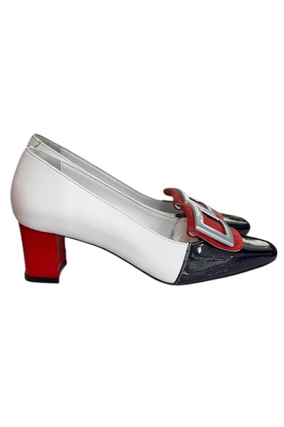 Beyaz Hakiki Deri Önden Toka Detaylı Topuklu Ayakkabı