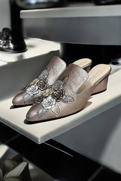 Bronz  Hakiki Deri Çiçek Motifli El Yapımı Terlik