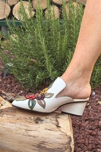 Ekru Hakiki  Deri Çiçek Motifli El Yapımı Terlik 