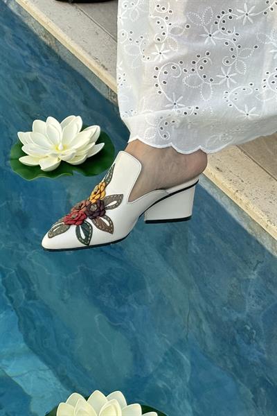 Ekru Hakiki  Deri Çiçek Motifli El Yapımı Terlik 