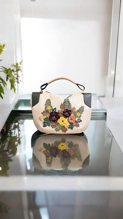 Ekru  Hakiki Deri Çiçek Motifli El Yapımı Omuz ve El Çantası
