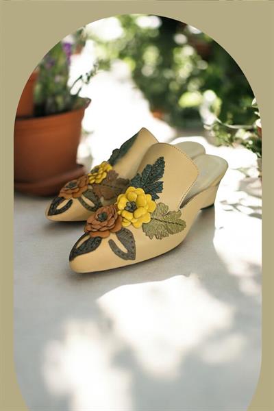Sarı Hakiki  Deri Çiçek Motifli El Yapımı Terlik