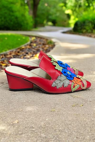 Kırmızı  Hakiki Deri Çiçek Motifli El Yapımı Terlik