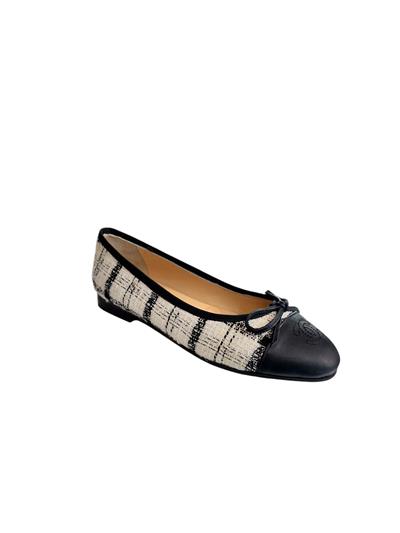 Siyah Beyaz Kumaş  Hakiki Deri Siyah Burun  Babet