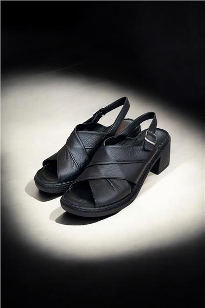 Siyah Hakiki Deri Çapraz Bantlı Puf Taban Hafif Comfort Sandalet