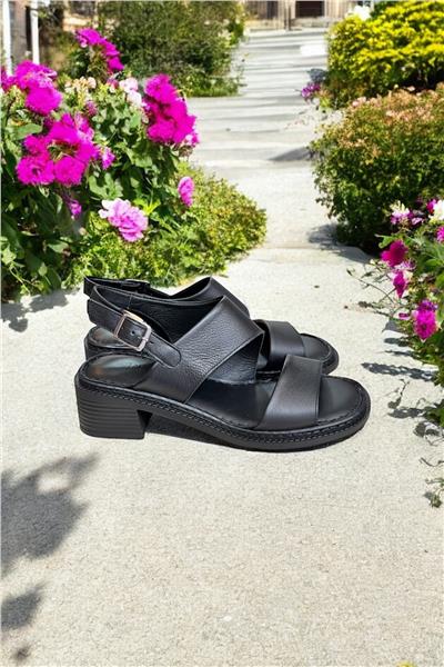 Siyah Hakiki Deri Kalın Bant Puf Taban Topuklu Sandalet