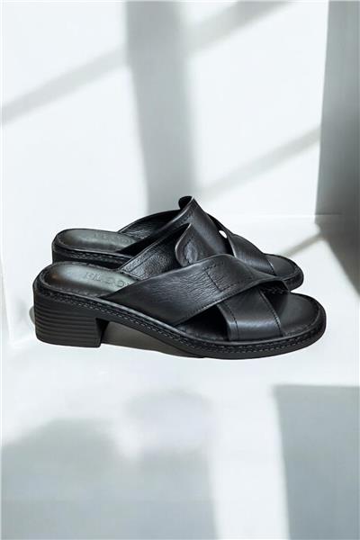 Siyah Hakiki Deri Puf Taban Çapraz Bantlı Terlik 