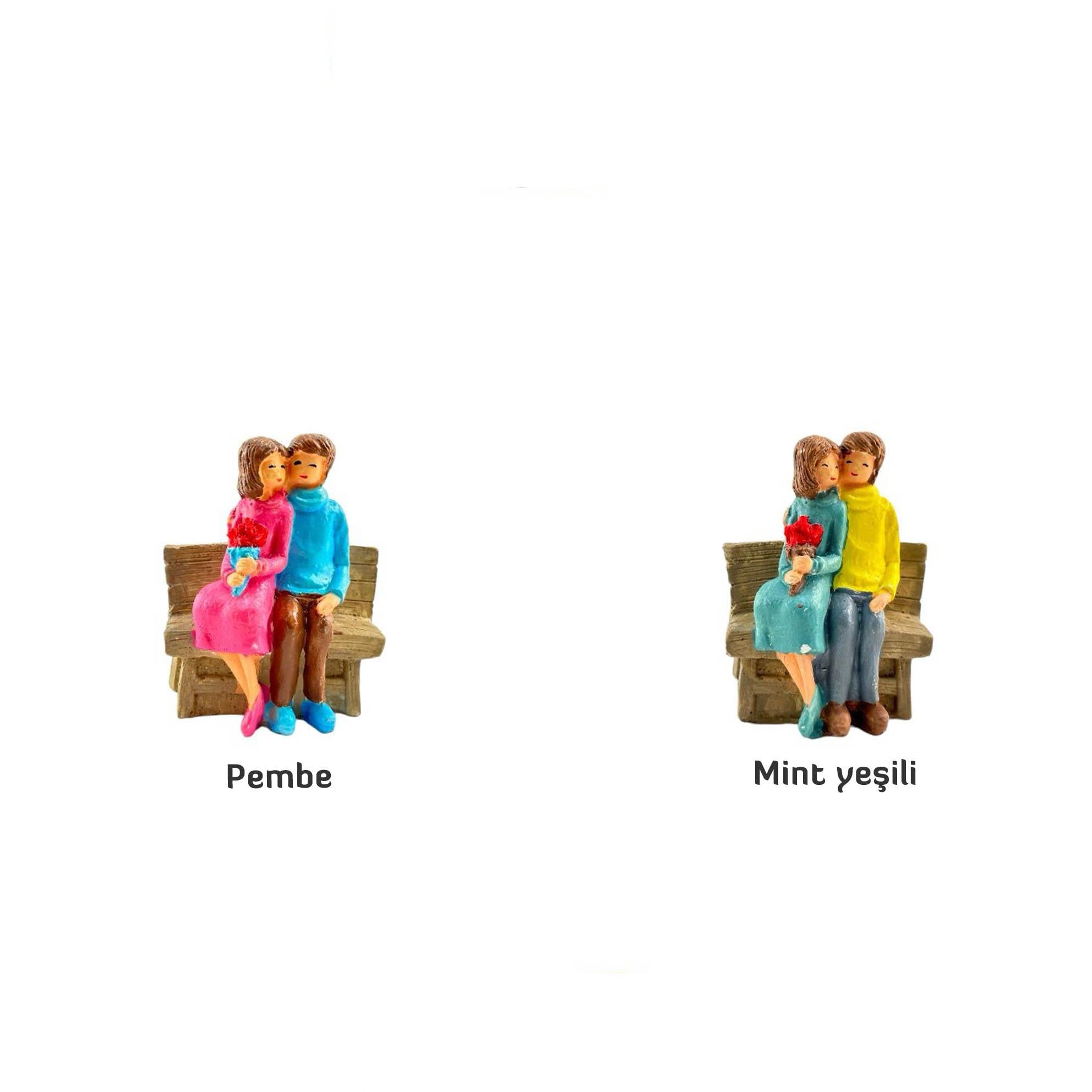 Banktaki Buketli Çift