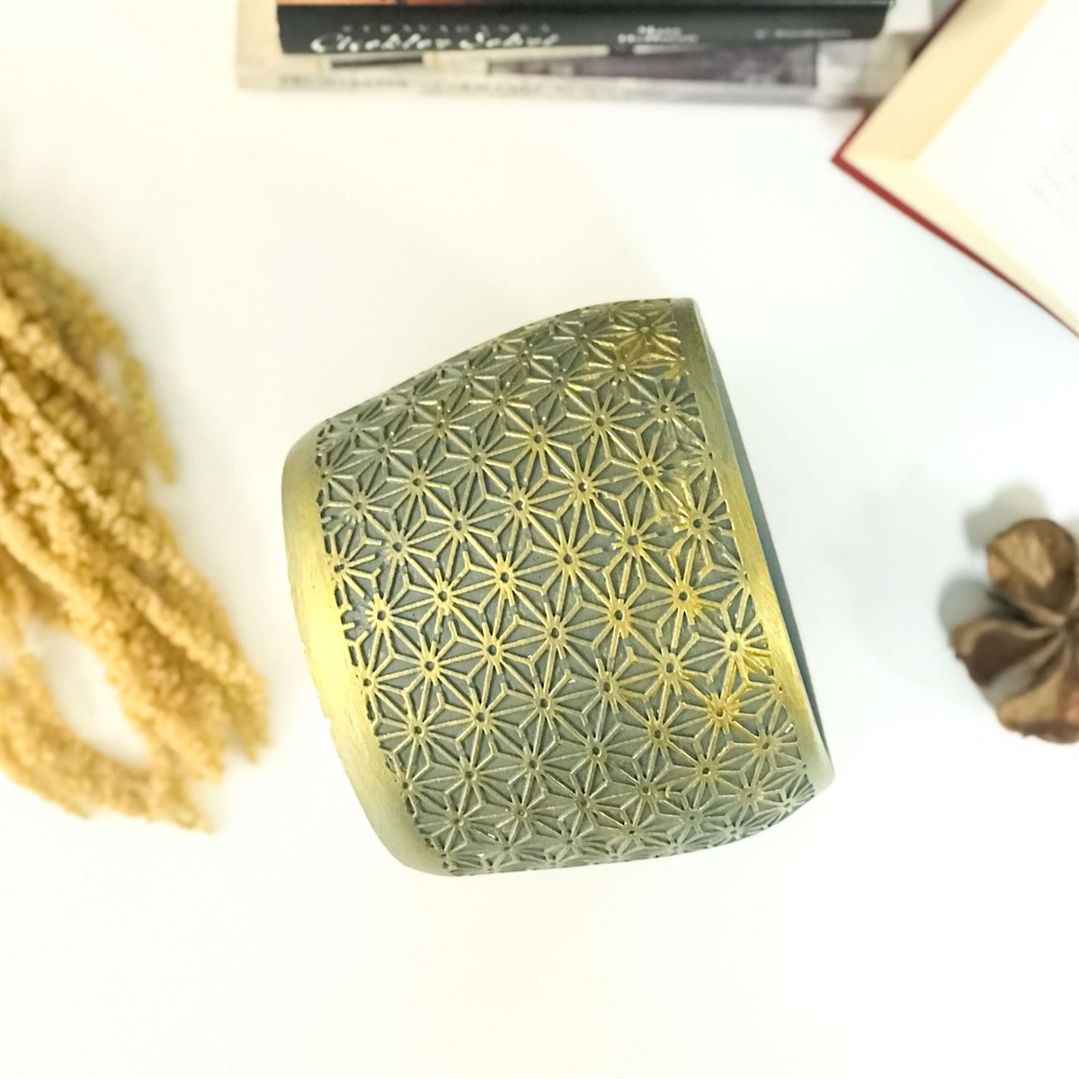 Eskitme Gold Desenli Dekoratif Beton Saksı