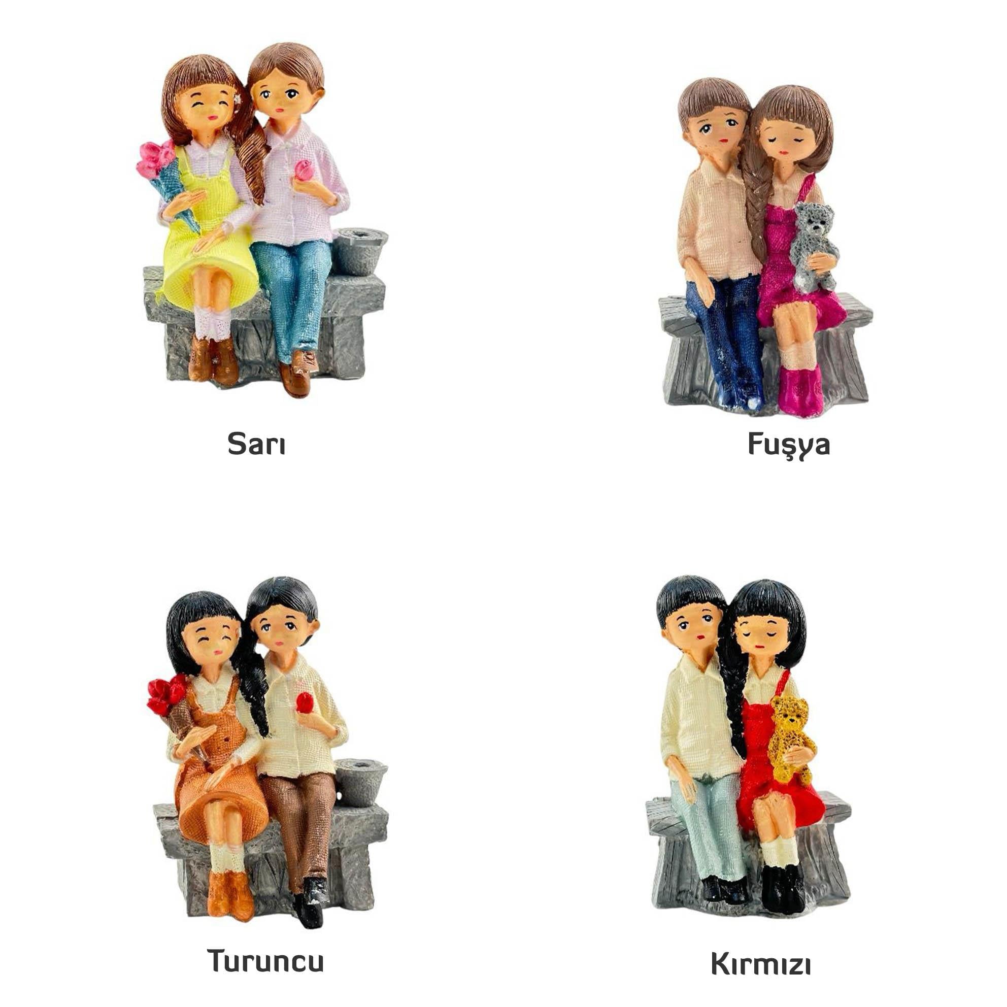 Kütükte Oturan Çift 