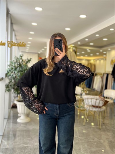 Dantel Detaylı Tişört