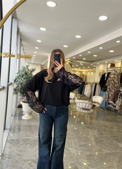 Dantel Detaylı Tişört