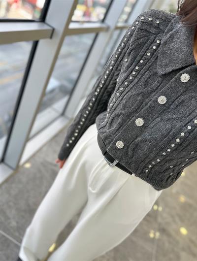 Düğme Detaylı Gri Hırka