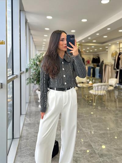 Düğme Detaylı Gri Hırka