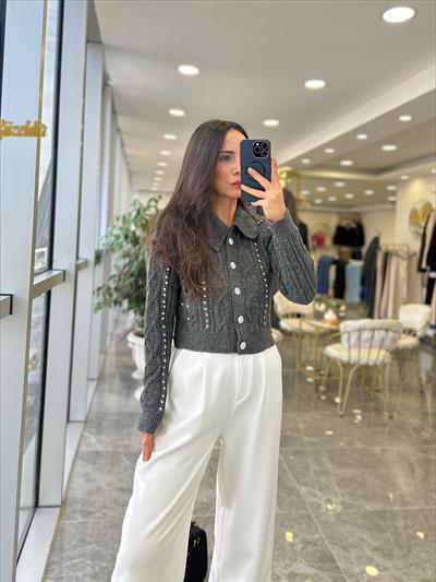 Düğme Detaylı Gri Hırka