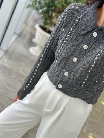 Düğme Detaylı Gri Hırka