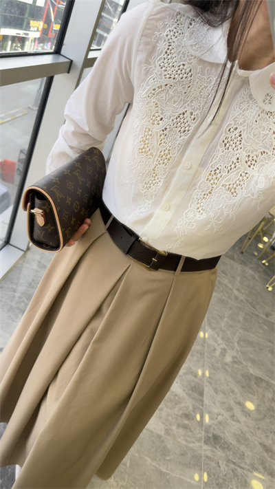 Tasarım Beyaz Gömlek