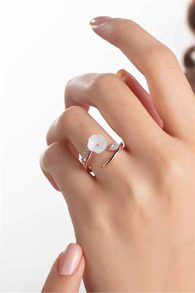 Kadın 925 Ayar Gümüş Rose Gold Kaplama Manolya Taşlı Yüzük