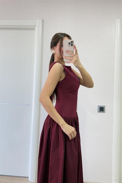 ARKASI YAKA  DETAYLI SABRİNA ELBİSE BORDO