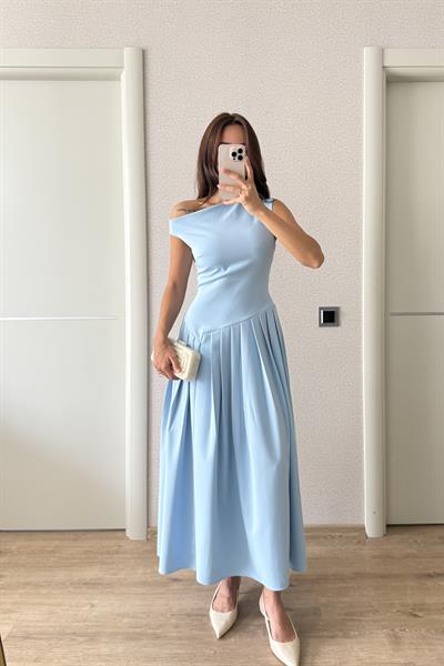 BEL DETAYLI DÜŞÜK YAKA PİLELİ ELBİSE BEBE MAVİSİ