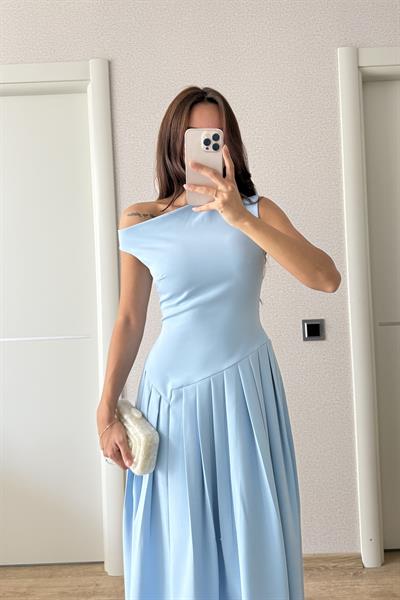 BEL DETAYLI DÜŞÜK YAKA PİLELİ ELBİSE BEBE MAVİSİ