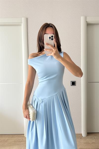 BEL DETAYLI DÜŞÜK YAKA PİLELİ ELBİSE BEBE MAVİSİ