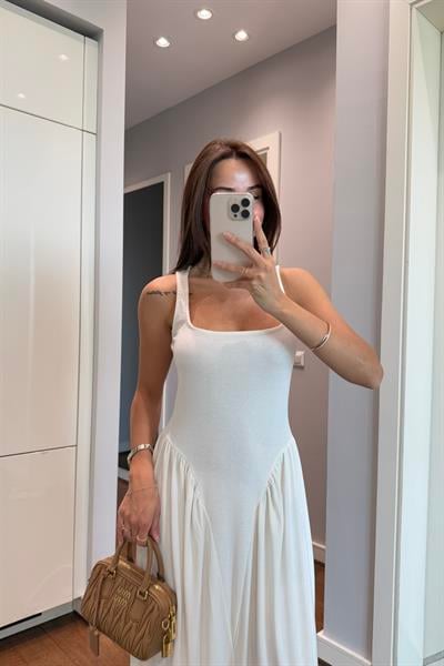 BEL DETAYLI EKRU TASARIM ELBİSE