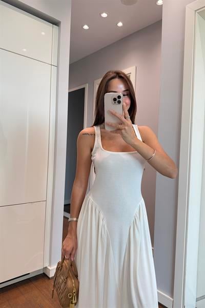 BEL DETAYLI EKRU TASARIM ELBİSE
