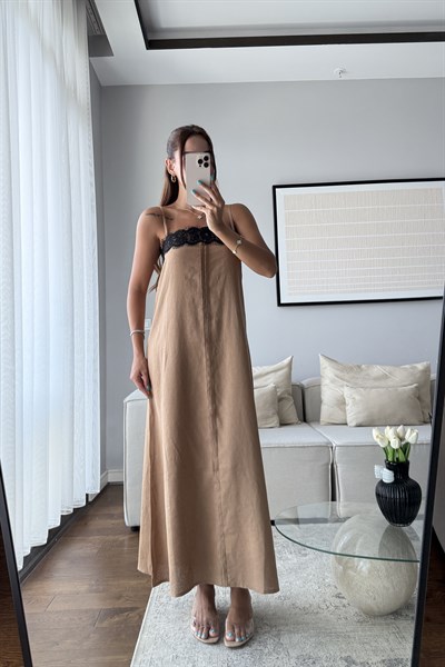 DANTEL DETAYLI KETEN ELBİSE-KAHVE