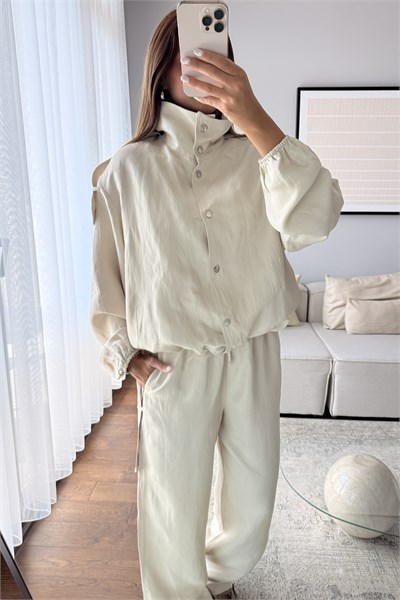 DİK YAKA ÇITÇIT DÜĞMELİ SATENCEKET VE PANTOLON TAKIM