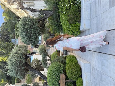 GÜL DESENLİ BEYAZ ELBİSE