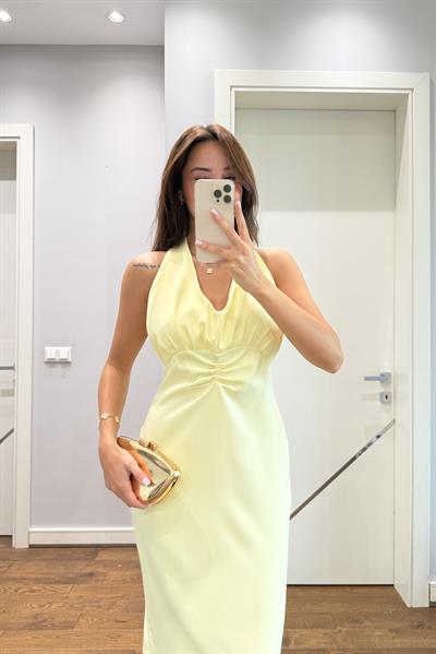 HALTER YAKA DEKOLTELİ ELBİSE-SARI