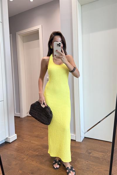 HALTER YAKA SARI ELBİSE