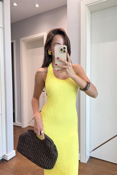 HALTER YAKA SARI ELBİSE