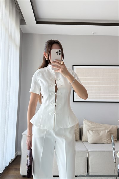 ÖNÜ NAKIŞ İŞLEMELİ VATKALI CEKET PANTOLON TAKIM-BEYAZ