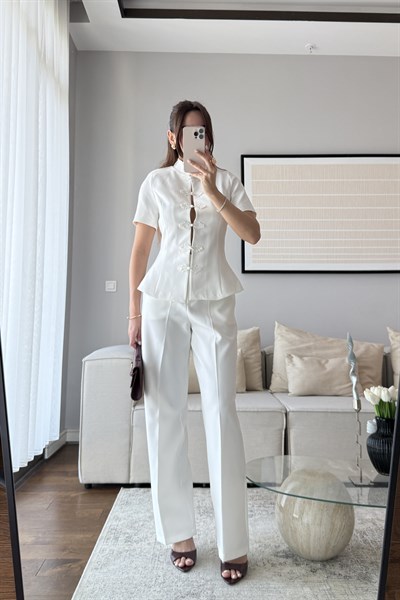 ÖNÜ NAKIŞ İŞLEMELİ VATKALI CEKET PANTOLON TAKIM-BEYAZ