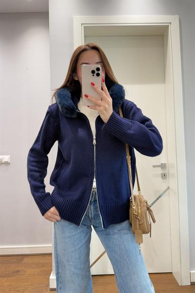 PELUŞ DETAYLI KAPÜŞONLU HIRKA-LACİVERT