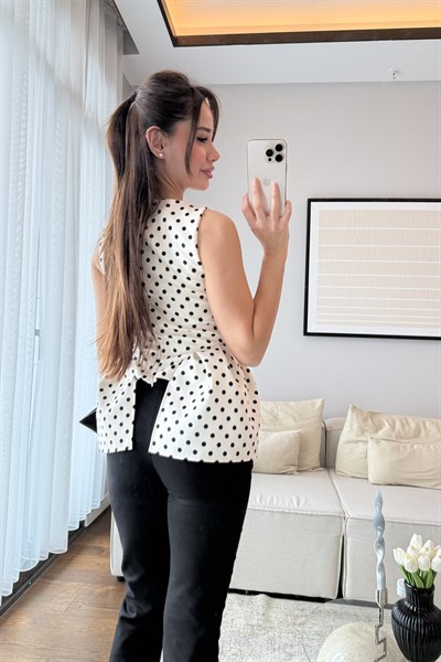 PEPLUM DETAYLI PUANTİYELİ BLUZ