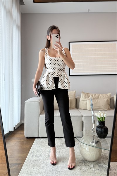 PEPLUM DETAYLI PUANTİYELİ BLUZ