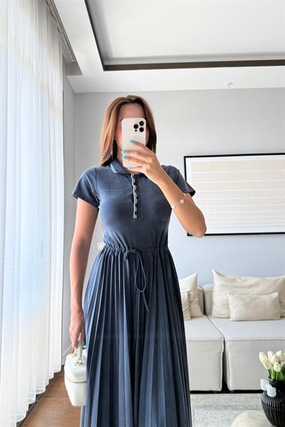 POLO YAKA BELİ LASTİKLİ PİLELİ ELBİSE