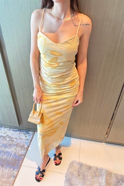 SARI ŞİFON ELBİSE