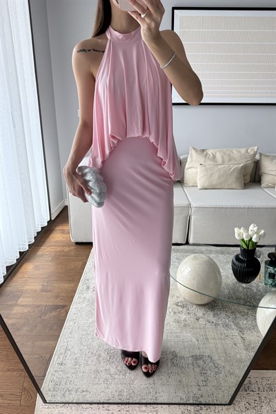 SIRT DEKOLTELİ HALTER YAKA TASARIM ELBİSE-PEMBE
