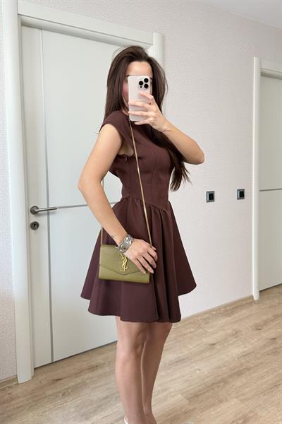 TASARIM ARKA DEKOLTELİ KAHVE ELBİSE