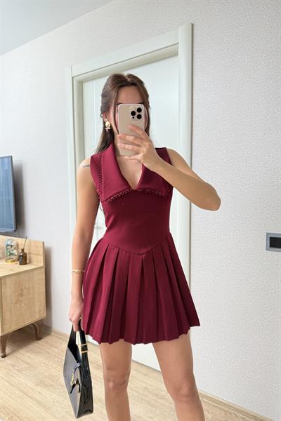 YAKA DETAYLI PİLELİ ELBİSE BORDO