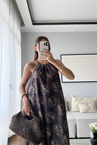 YANLARI YIRTMAÇLI ELBİSE