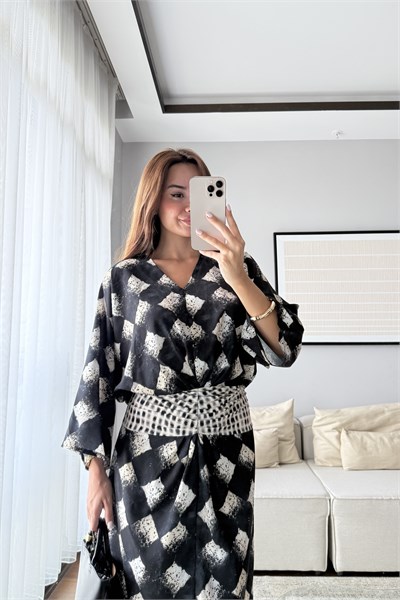 YARASA KOL DESENLİ ELBİSE